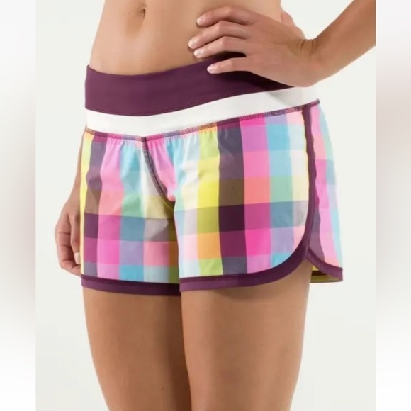Lululemon Size 6 Groovy Run Short Plum /Check Multi 4.5" inseam Lined - Picture 1 of 9